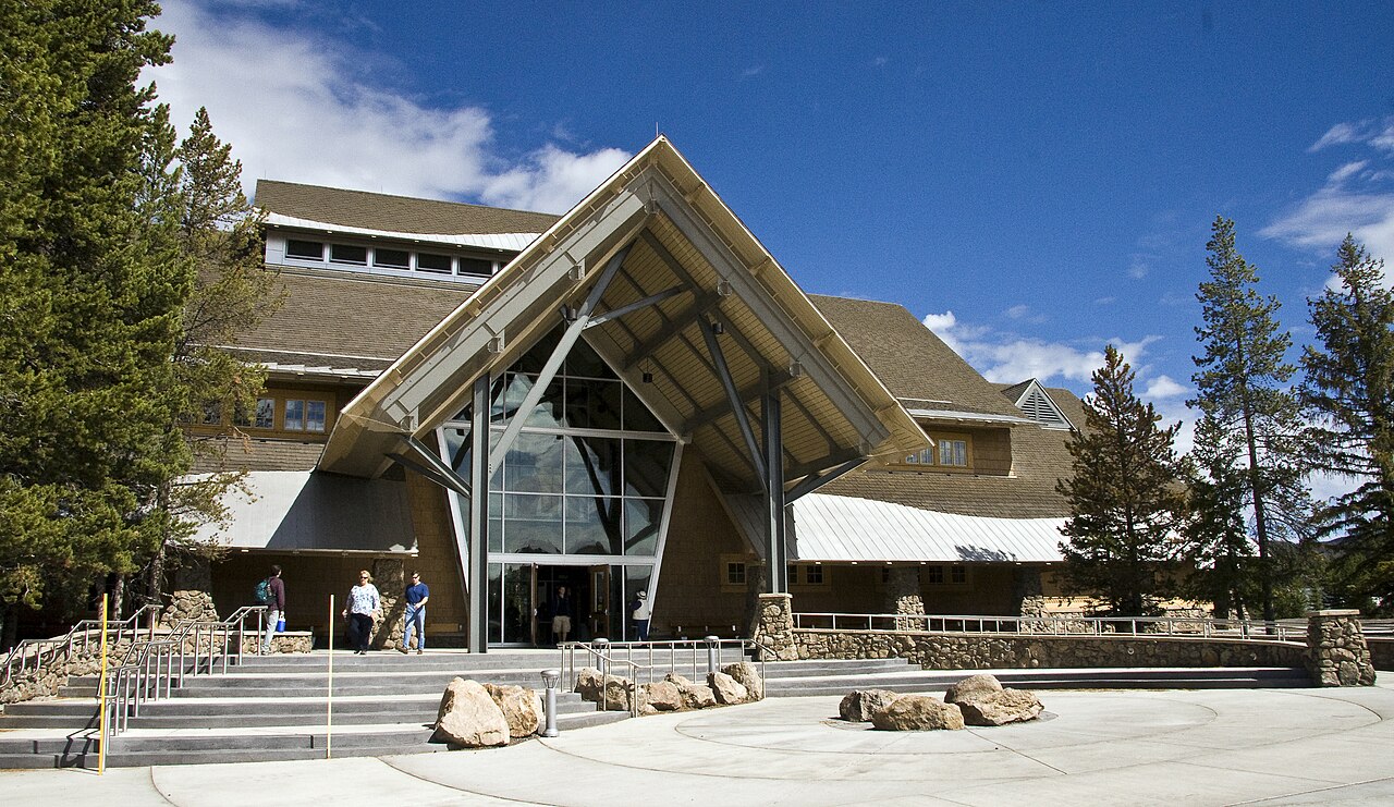 Yellowstone 封面