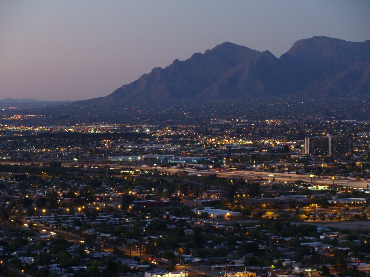 Tucson 封面